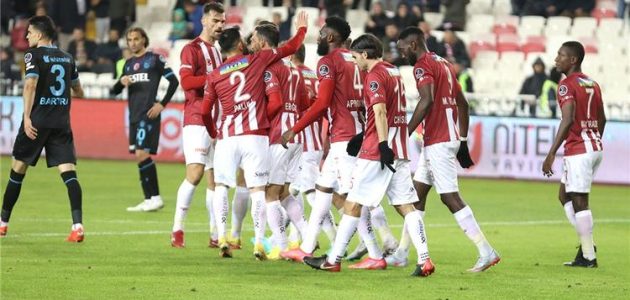 في غياب تريزيجيه.. طرابزون سبور يسقط برباعية أمام سيفاس سبور بـ الدوري التركي